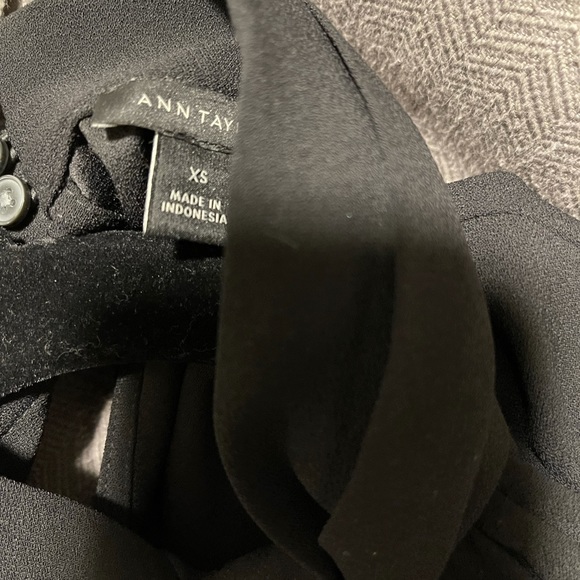 ⭐️ NWOT - Ann Taylor High Neck Draped Shell - SIZE XS - Picture 5 of 5